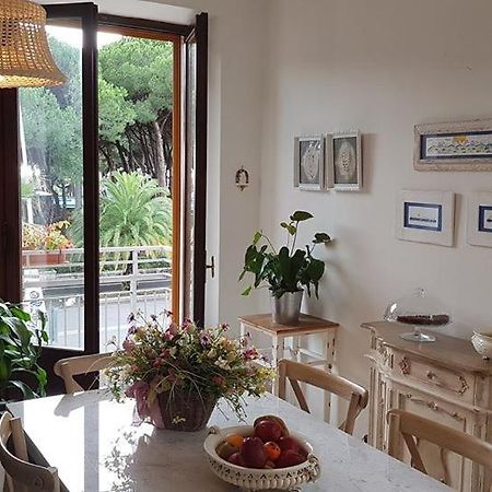 Bed and Breakfast Brezza Marina Marina Di Carrara Exterior foto